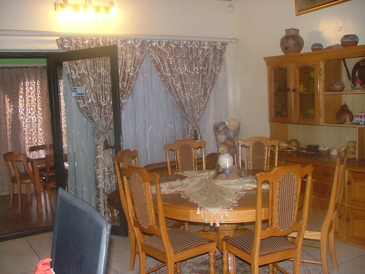 Mbalentle Guesthouse Bishop Lavis Buitenkant foto
