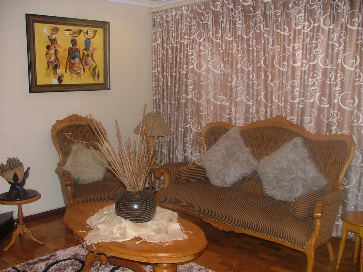 Mbalentle Guesthouse Bishop Lavis Buitenkant foto